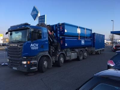 Der Scania Abroller bis zu 40m³ Material
